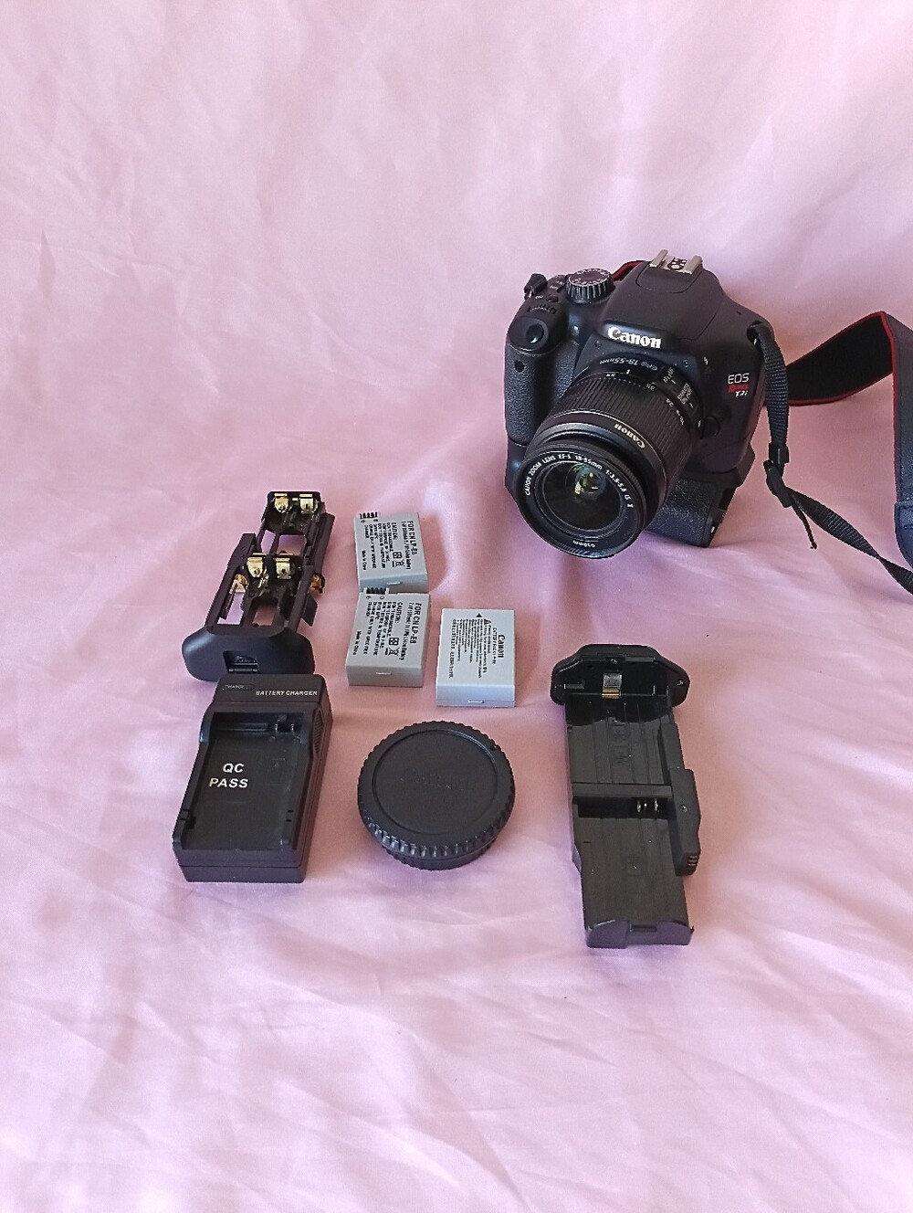 Canon eos rebel t2i with charger and batteries